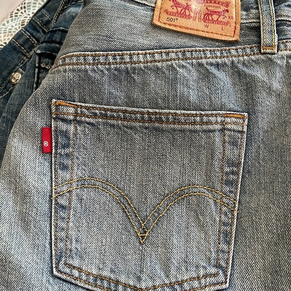 Levis 501 Jean shorts - Picture 9 of 11